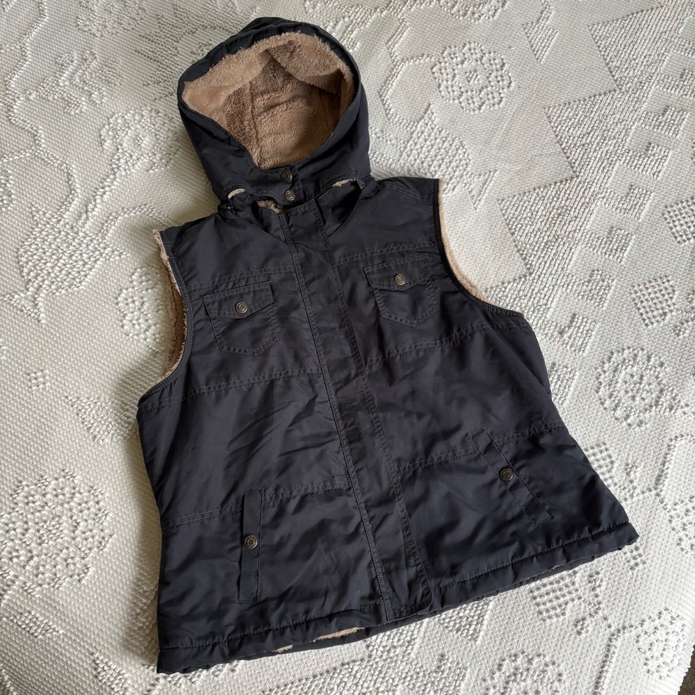 Sonoma women’s size large faux fur lined gray vest jacket‎ with removable hood